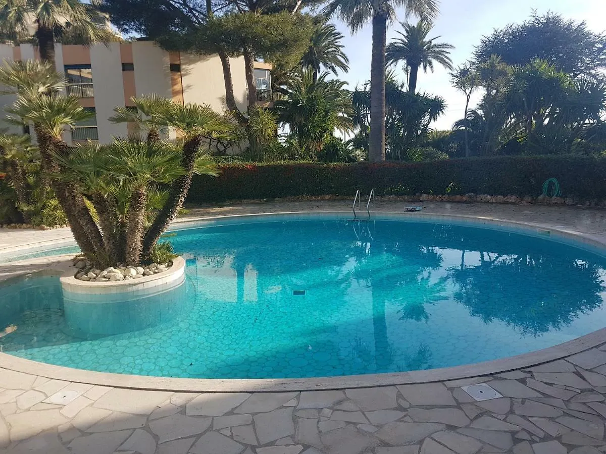Cannes Residence Eden Park 0*,